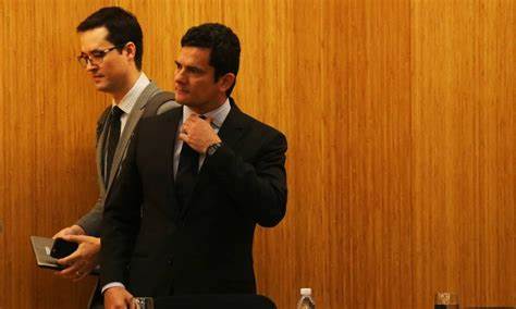 Moro e Dallagnol combinavam condução de processos contra Lula