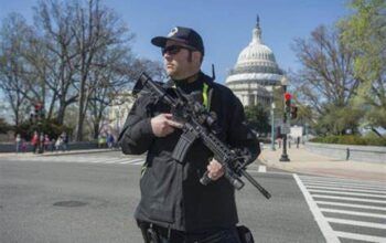 Mulher foi baleada durante um protesto dentro do prédio do Capitólio dos Estados Unidos (VÍDEO)