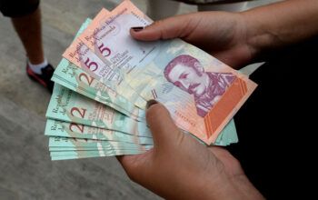 Presidente Nicolás Maduro revela plano para salvar Venezuela da hiperinflação