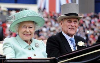 Rainha Elizabeth II e Príncipe Philip são vacinados