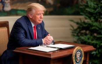 Redes sociais decidiram banir perfis ou restringir publicações do presidente dos Estados Unidos