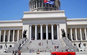 Trump agride Cuba antes de sair da Casa Branca pela porta dos fundos