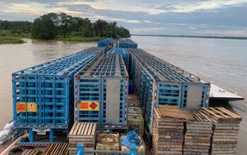 Balsa com 22,2 mil botijas de gás transportadas ilegalmente para Tefé é apreendida no Solimões