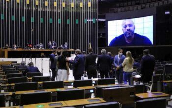 Internautas zombam de discurso manso de Daniel Silveira na Câmara: "arregou"