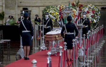 Corpo de Bruno Covas, ex-prefeito de São Paulo, é enterrado em Santos