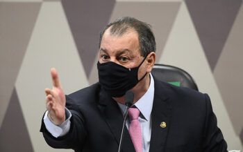 Omar diz que telefonema de Araújo poderia ter evitado mortes em Manaus