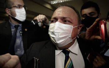 Pazuello diz que Brasil optou por mínimo de doses com COVAX porque contrato tinha 'risco'