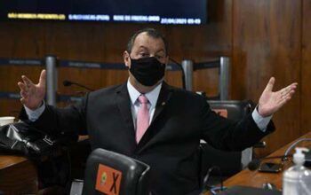 'Supremo tira a oportunidade de Pazuello esclarecer os fatos', diz Omar Aziz