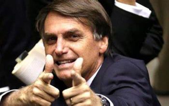 Bolsonaro deseja sorte a policiais do caso Lázaro, mas não comenta 500 mil mortes