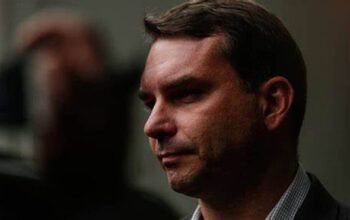 Flávio Bolsonaro vê Lula e Bolsonaro no 2º turno