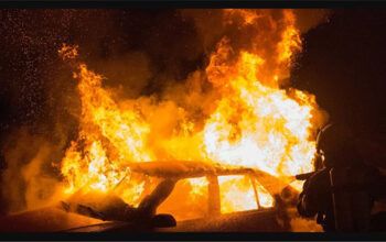 Madrugada violenta: 17 veículos, incluindo ônibus e 1 ambulância, são incendiados em Manaus