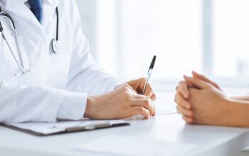 Médico é indiciado por violação sexual após esfregar genital em paciente