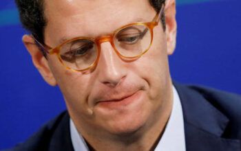 Ministro do Meio Ambiente entrega celular à PF depois de 19 dias