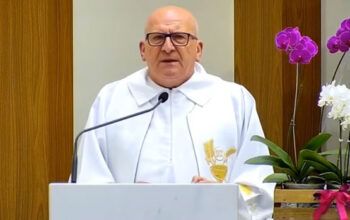 Padre critica Bolsonaro e viraliza nas redes: "vergonha para o Brasil; esse homem não tem coração" (vídeo)