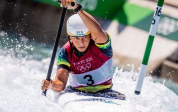 Ana Sátila e Pepê garantem Brasil em semi da canoagem slalom em Tóquio