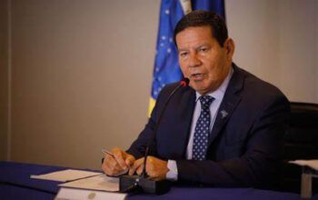 Após fala de Bolsonaro Mourão diz à CNN que as eleições serão realizadas