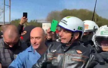 Bolsonaro é multado pela 3ª vez por não usar máscara em São Paulo