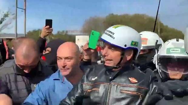 Bolsonaro é multado pela 3ª vez por não usar máscara em São Paulo