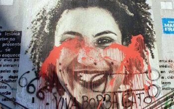 Escadaria Marielle Franco é vandalizada com saudação a Borba Gato