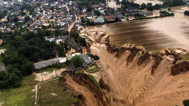 Inundações Deixam Mais De 100 Mortos E 1 300 Desaparecidos No Norte Da