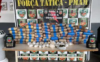 Mais de 100 kg de drogas entre maconha e oxi são apreendidos em túnel no quintal de uma casa no Zumbi