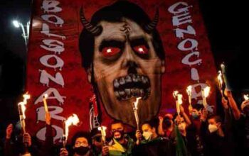 Manifestantes lotam Avenida Paulista pedindo o "Fora Bolsonaro