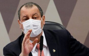 Bolsonaro chama Omar Aziz de “anta amazônica”