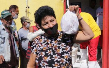 Osso de boi, arroz e feijão quebrado formam cardápio de um Brasil que empobrece