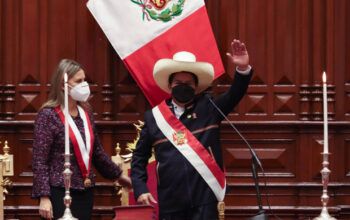 Pedro Castillo toma posse como presidente do Peru