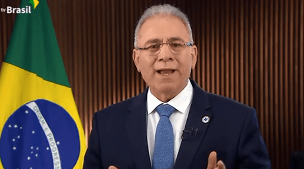Queiroga mente em cadeia nacional ao dizer que Bolsonaro apostou na promoção do acesso às vacinas