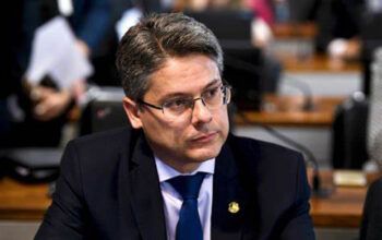 Senador apresenta requerimento para criar CPI da Rachadinha