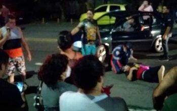 Três homens e uma mulher são punidos pelo  ‘tribunal do crime’ em Manaus com um tiro na mão; pisaram na bola