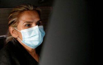 Ex-presidente boliviana tenta ‘automutilação’; quadro de saúde é estável