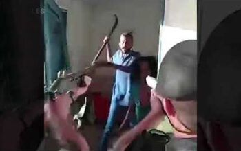 Homem ameaça decepar esposa com foice e leva tiros de borracha da polícia