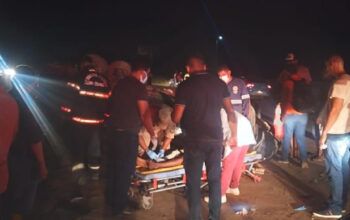 Motorista perde o controle do carro  e capota na AM-070; as vítimas são atendidas pelo Samu do Iranduba