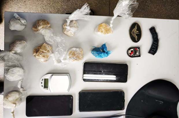 No Iranduba, PMAM apreende três adolescentes e prende jovem de 19 anos com drogas