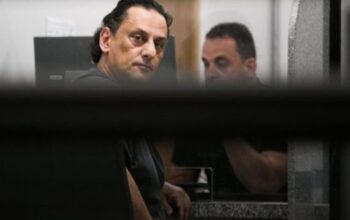 Advogado de Bolsonaro dá em cima de mulher e é perseguido por homem com faca na mão