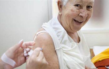 Anvisa recomenda reforço da Coronavac para idosos