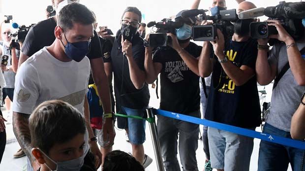 Após deixar Barcelona, Messi aceita a oferta do PSG