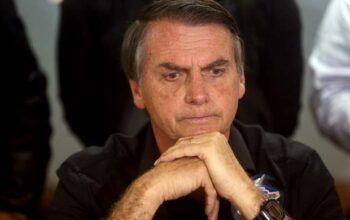 Após derrota do voto impresso, Bolsonaro volta a criticar TSE e diz que eleição de 2022 não será confiável