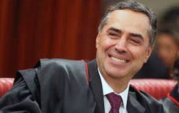 Barroso ironiza Bolsonaro e cita Chico Buarque: "Vai Passar"