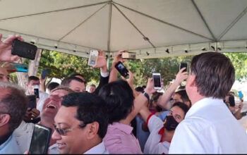 Bolsonaro chama de ‘idiota’ quem defende comprar feijão em vez de fuzil