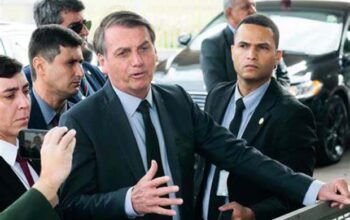 Bolsonaro diz que TSE 'arrebentou a corda' e que ministros do STF 'têm exagerado'