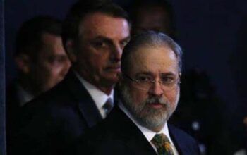 Cármen Lúcia dá 24h para Aras se manifestar sobre live de Bolsonaro