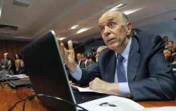 Com Parkinson, José Serra se licencia do Senado