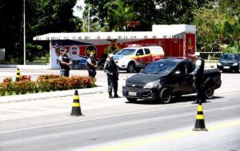 Em Itacoatiara, polícia prende dois homens por tráfico de drogas e furto