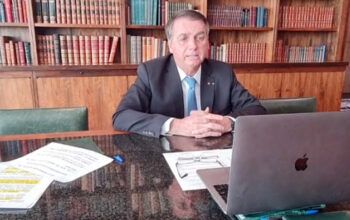 Em novo ataque, Bolsonaro diz que Barroso defende “direito da amante” - vídeo
