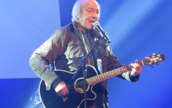 Erasmo Carlos revela estar com Covid-19 e pede orações aos fãs