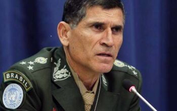 General Santos Cruz diz que desfile golpista é ataque ao Congresso e ao STF