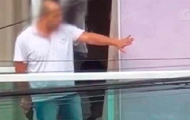 Homem mata esposa que era mantida refém e atira em 3 policiais